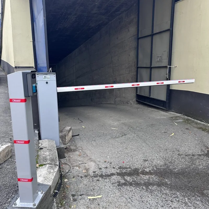 Parking rampa na ulazu u objekat